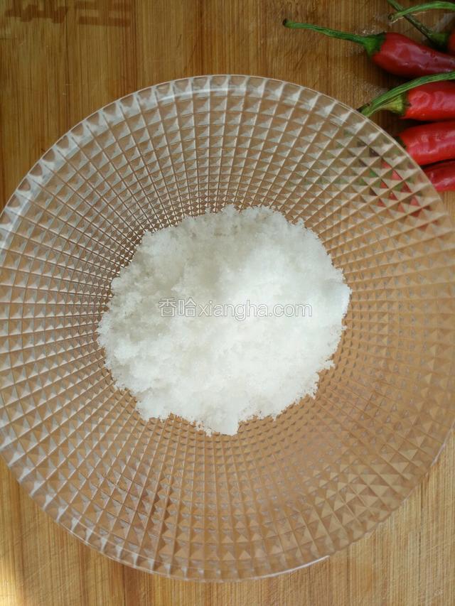 腌制萝卜过程中取一碗加白糖