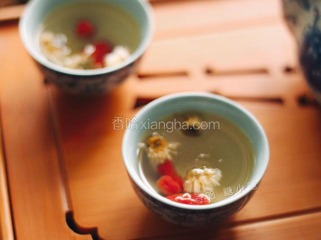 杯子内可放菊花枸杞增加口感。