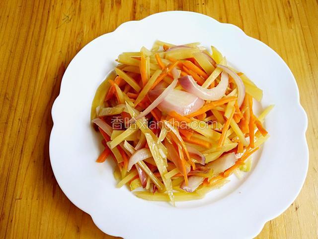 出锅沿锅边烹醋，关火装盘