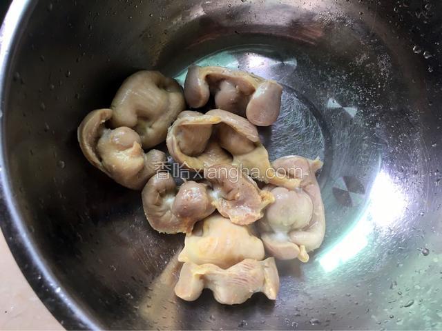 捞出沥干水分