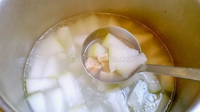 继续煲20分钟，下盐调味，熄火