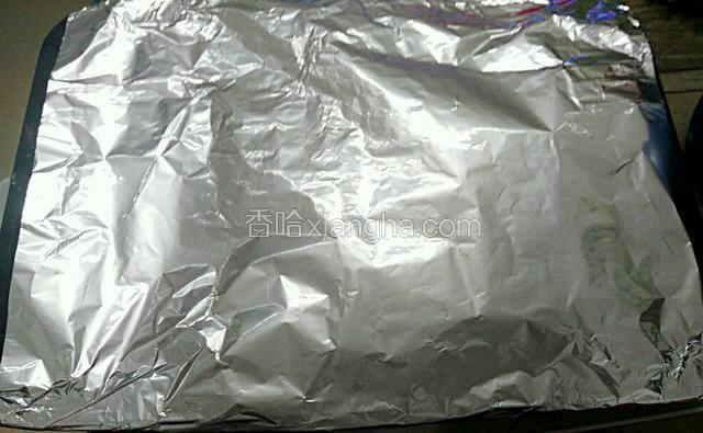 再用锡纸密封好  入烤箱上下火200度