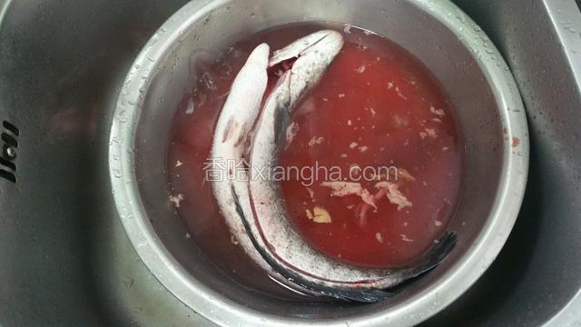 黑鱼洗净沥干
