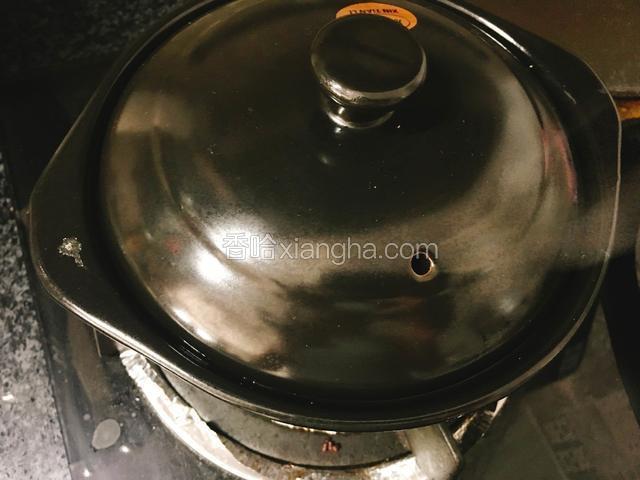 加盖小火煮3分钟后，继续焖10分钟。