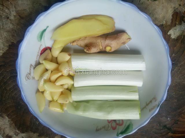 准备好备种小料，有许多未作展示，操作中用到无怪啊。