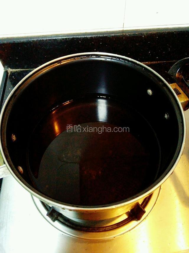 用锅烧些沸水。