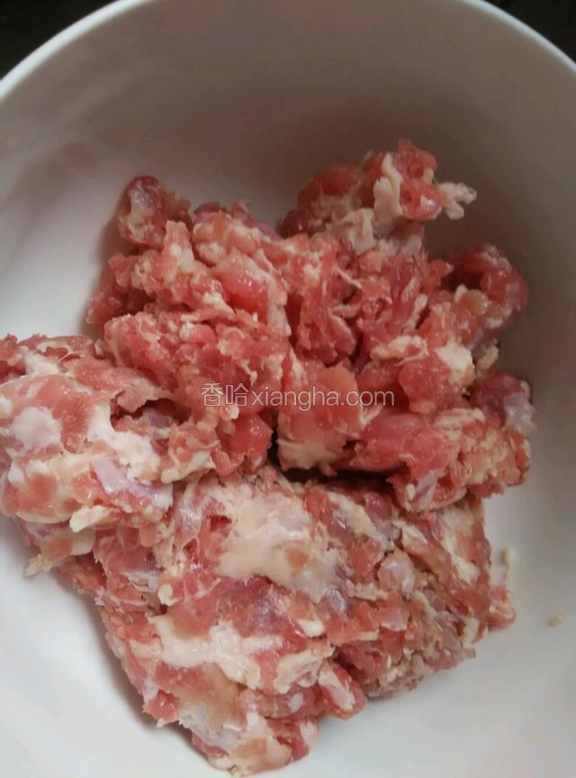 羊肉切好馅儿
