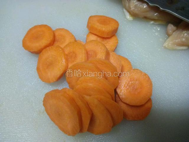 胡萝卜切成片