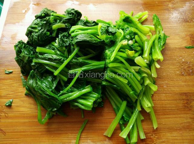 挤去水份切小段