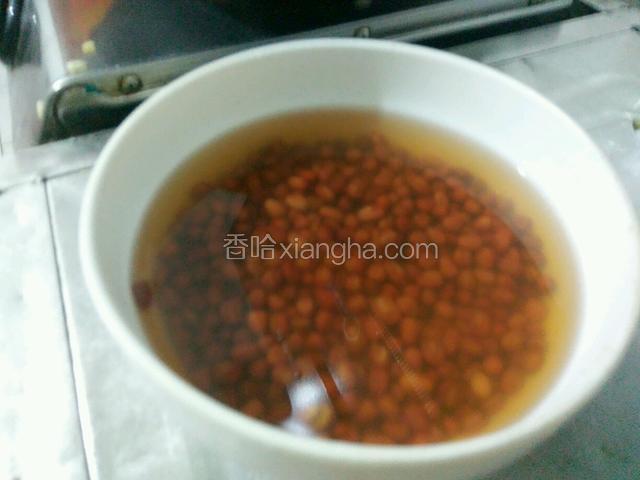 红豆先前泡了做成红豆馅，（可以看我的菜谱红豆沙馅）