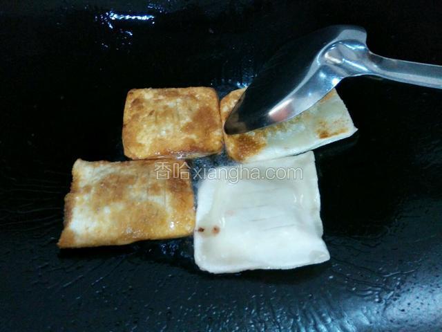 炸制金黄色就可以捞上来了