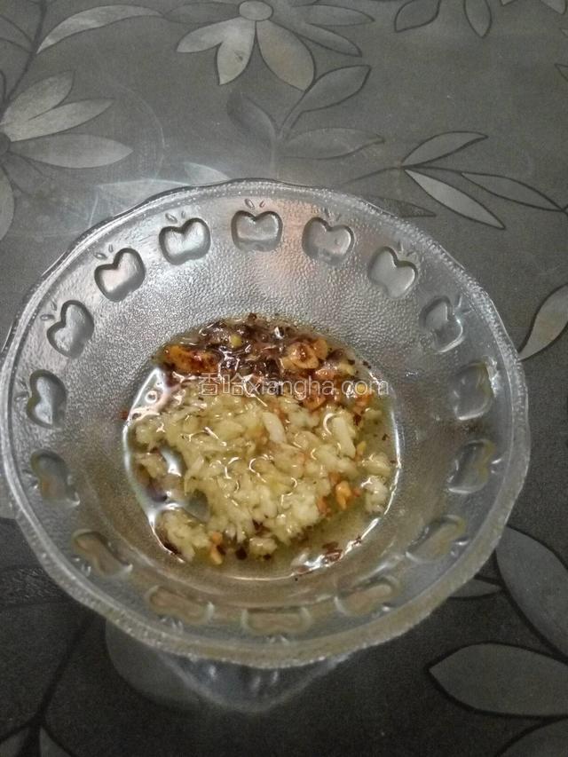 把蒜泥炸出香味