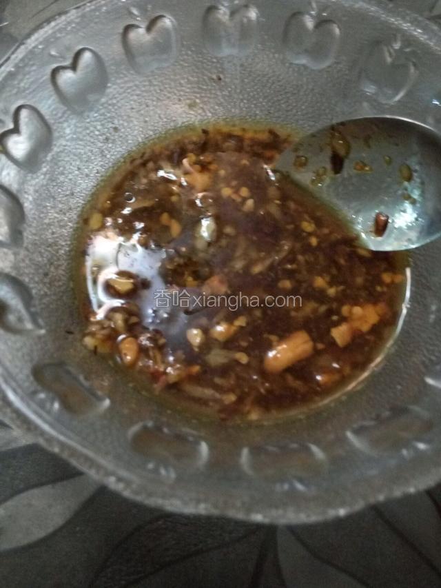 再放入适量盐，生抽，醋，鸡精调味即可