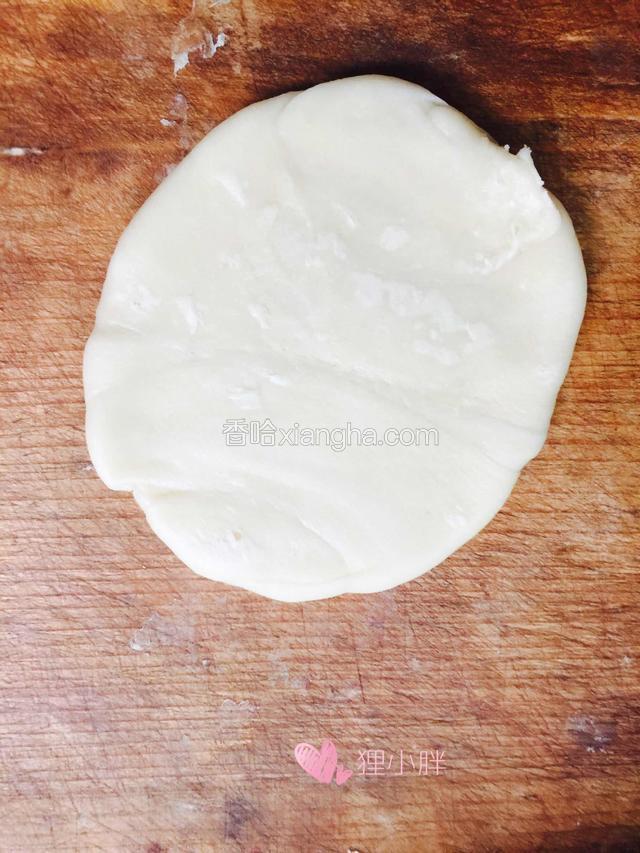 用擀面杖擀开