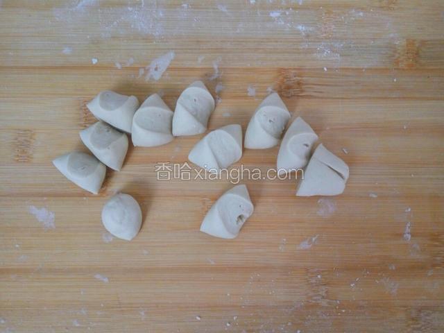 切成大小相等的面团