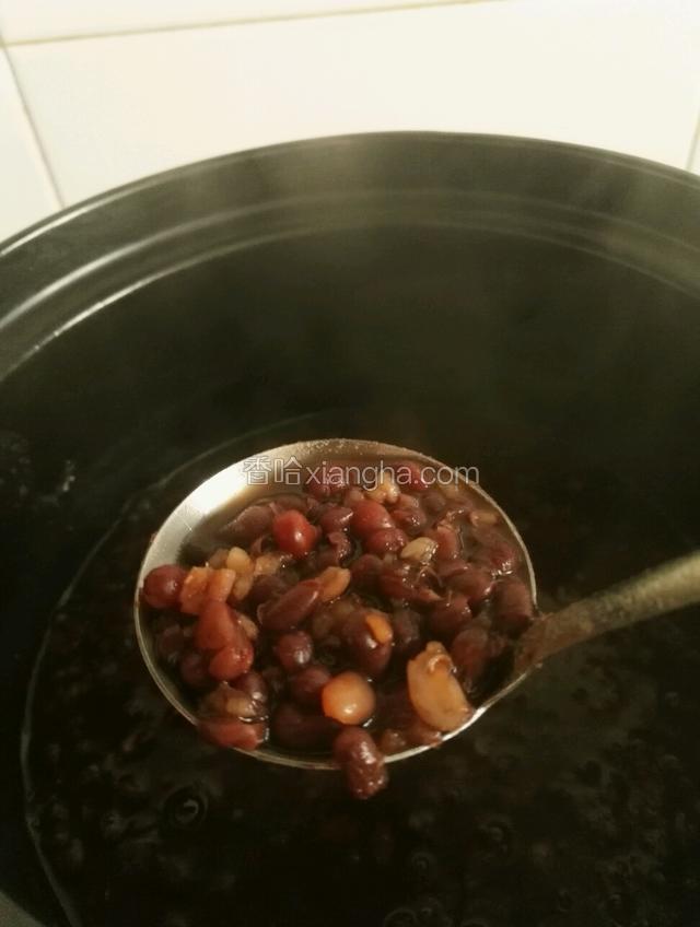 红豆煮熟烂以后，关火焖一会