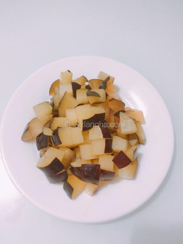 切成小块，核去掉