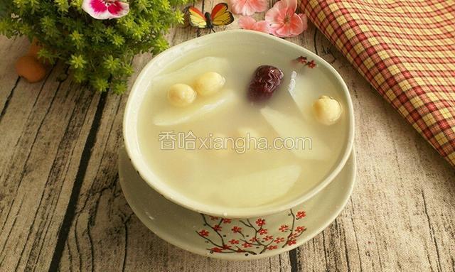 吃的时候，根据自己的口味放入冰糖。