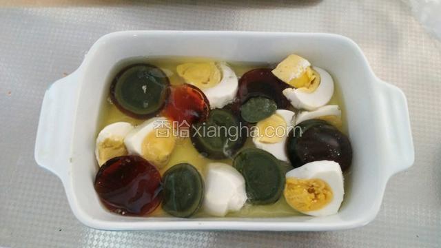 放入碗内，加入鸡蛋清，上锅蒸十分钟