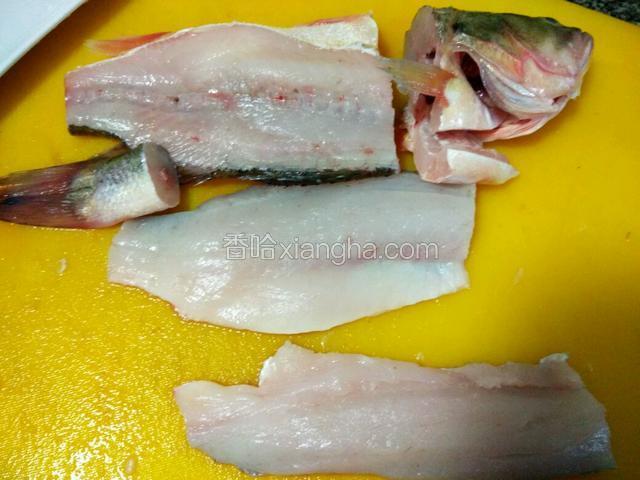 鲈鱼头，尾，鱼骨头备料