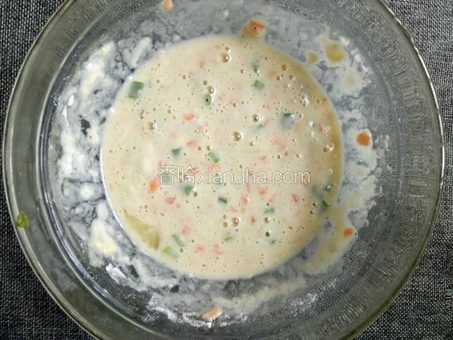 加入适量清水调成面糊。