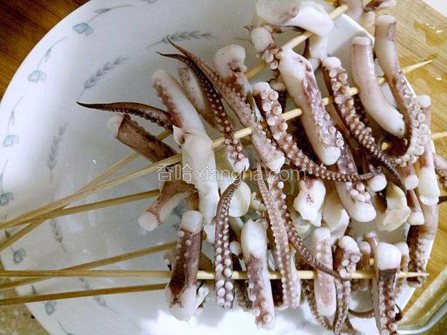 用烧烤竹签串起来