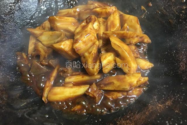 大火收汁，淋少许食用油即可；