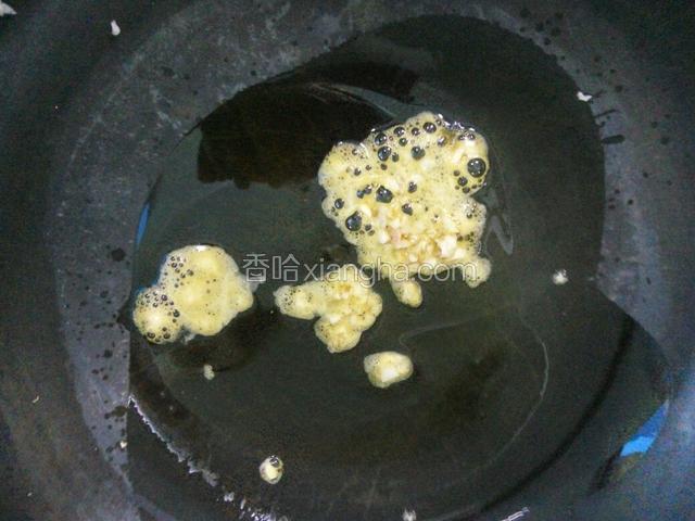 加蒜末热好油