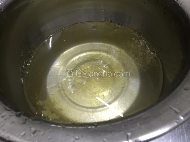 吉利丁泡水软质即可.蛋黄➕糖打微发状态
