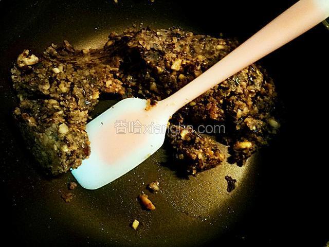 还有一点点粘性，能够成团即可。