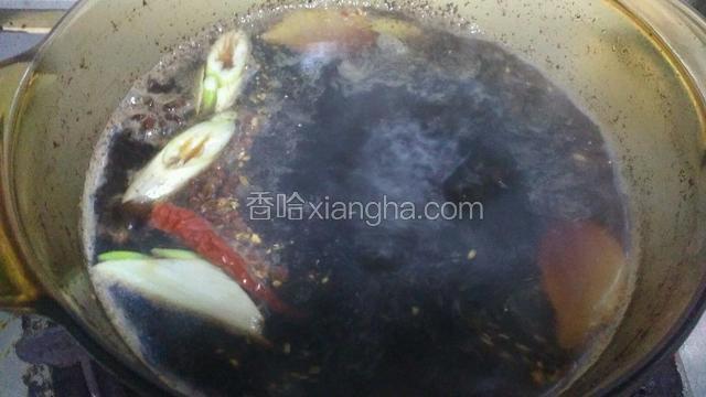 加入葱姜八角花椒炖肉粉