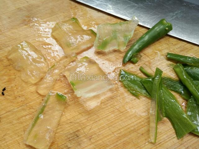 像图中那样把绿皮去掉，只留肉肉