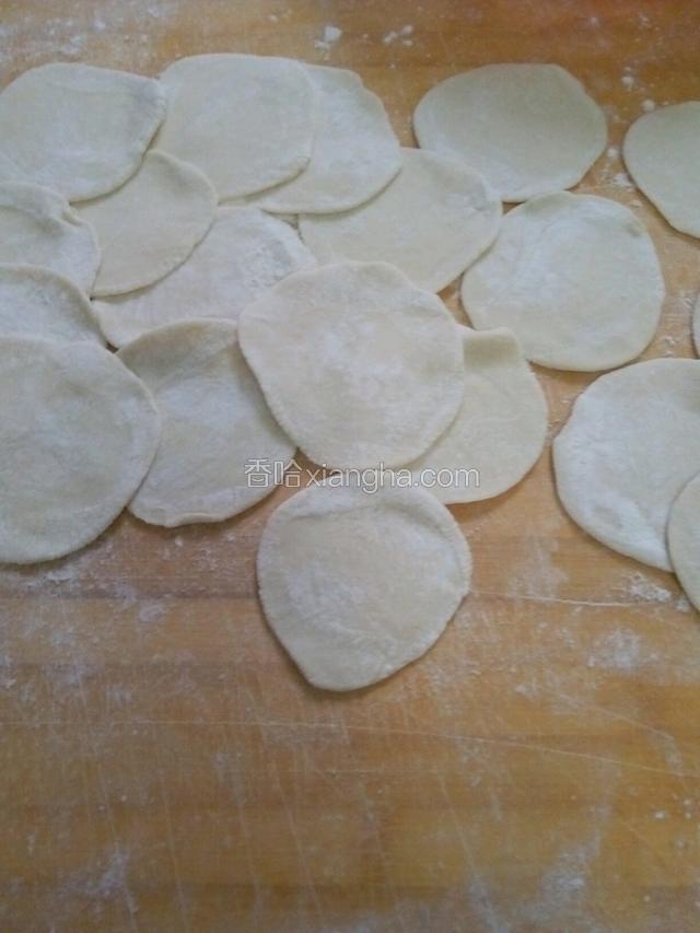 擀成饺子皮