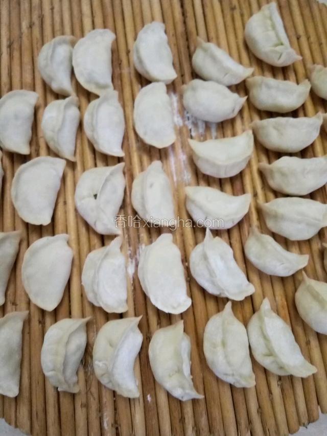 包成自己喜欢的形状的饺子