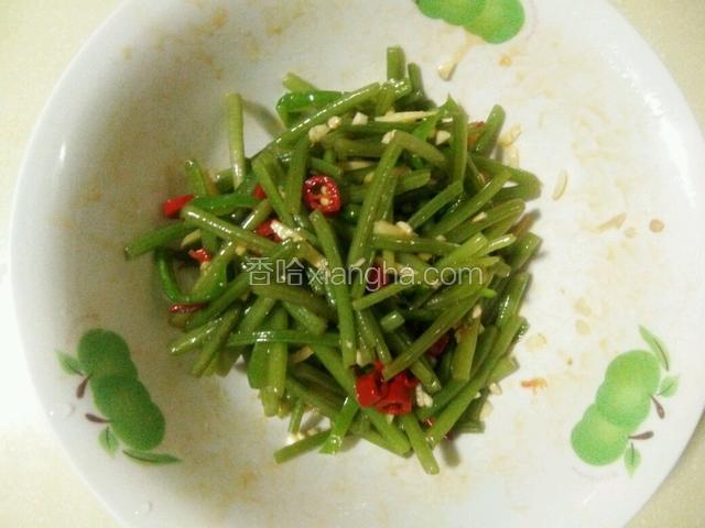 这是拌好的红薯茎