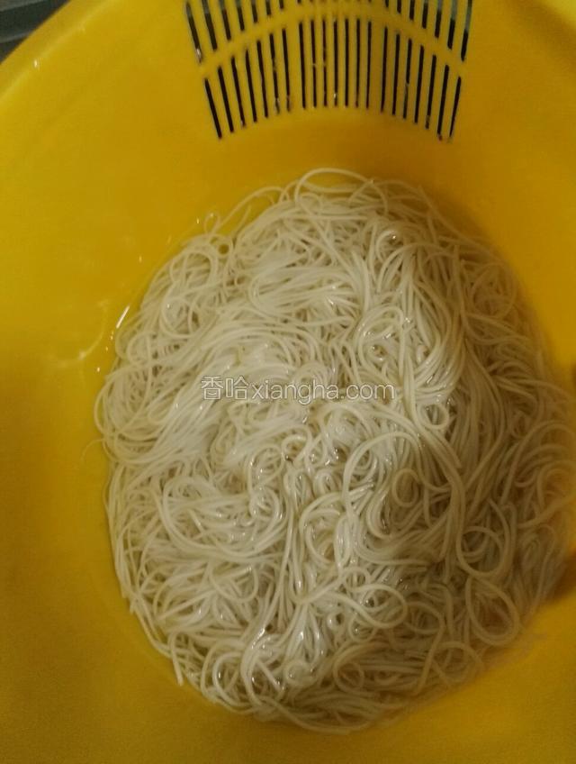 煮好后捞出过凉水备用