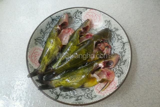 嘎鱼清理干净。