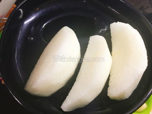 放入原汁机内。