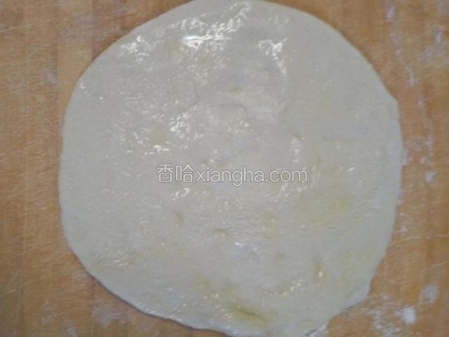 使面片均匀粘上油