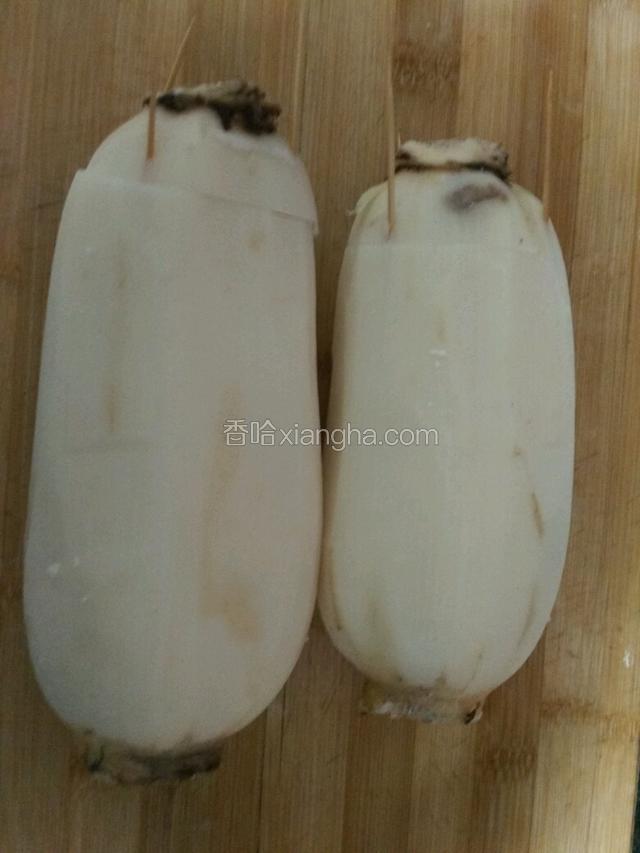 再用牙签把藕插合好～
