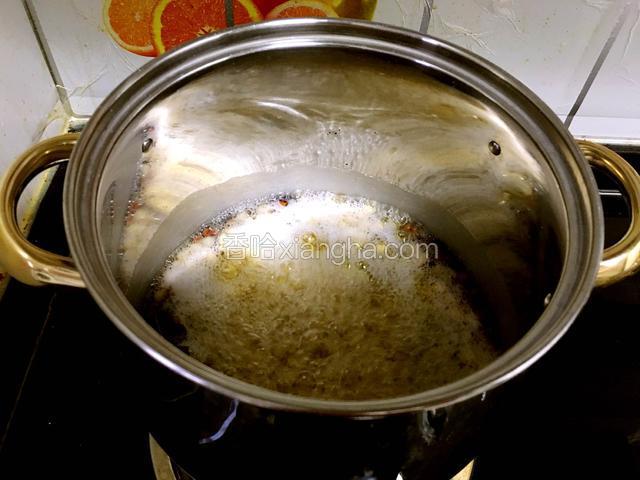 煮开约15分钟，转小火焖煮至熟离火。