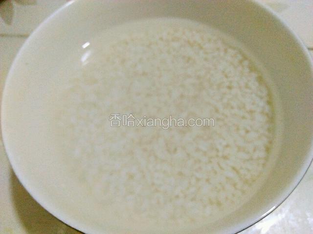 大米在常温下提前泡12小时以上。