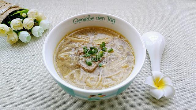 金针菇猪肝汤