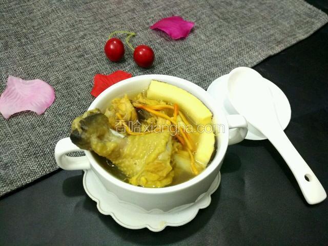 虫草花椰子老鸡汤