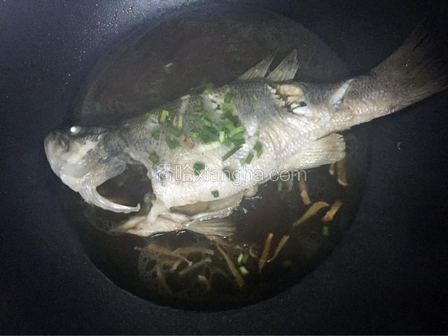 撒上葱花即可关火