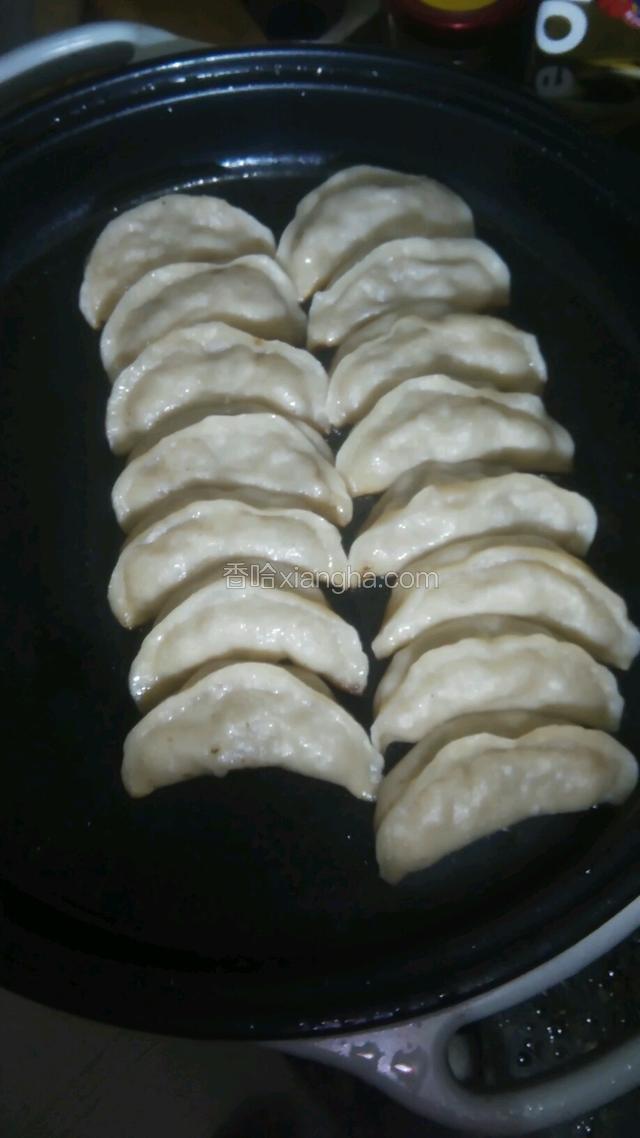 这是熟了的锅贴。