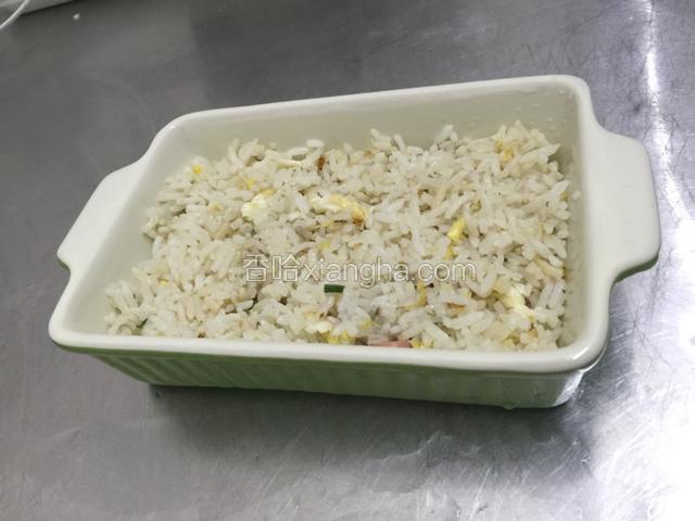 我装的蛋炒饭.不喜欢的可以换白米饭.