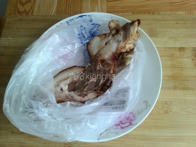 准备一块猪头肉。