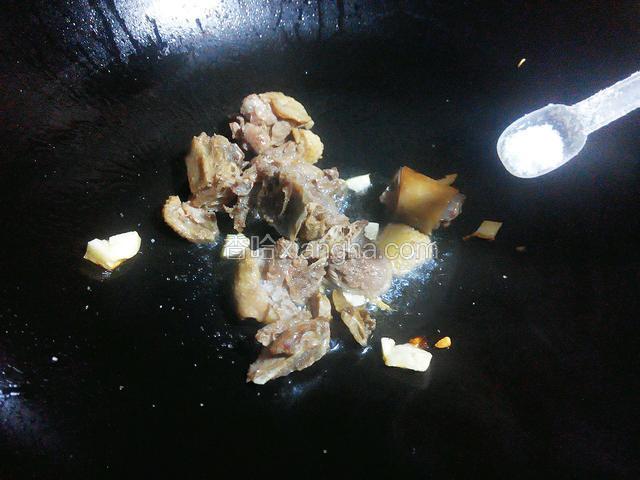 加入盐和糖