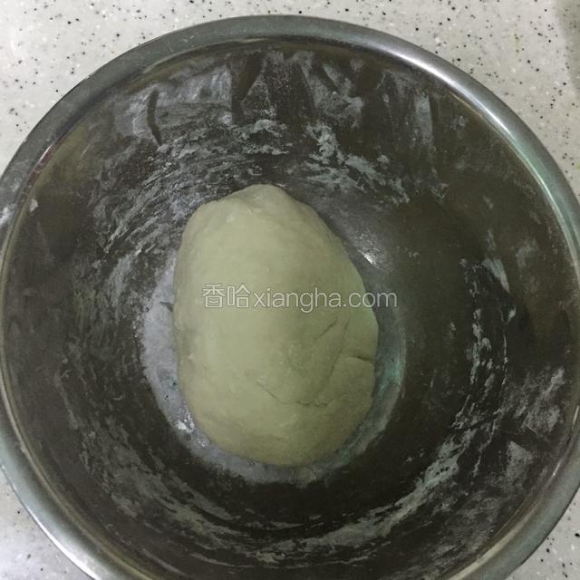 热水烫面，揉成团